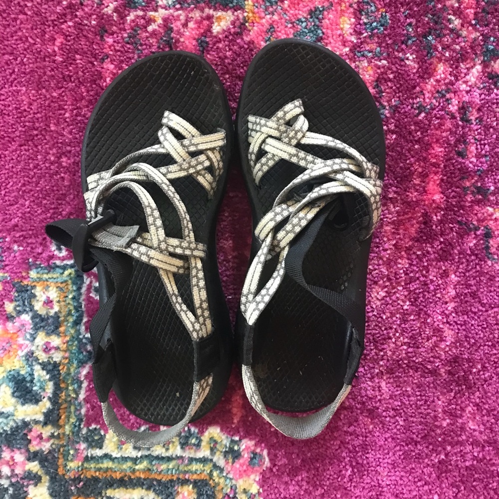 Women’s Chacos w/toe strap